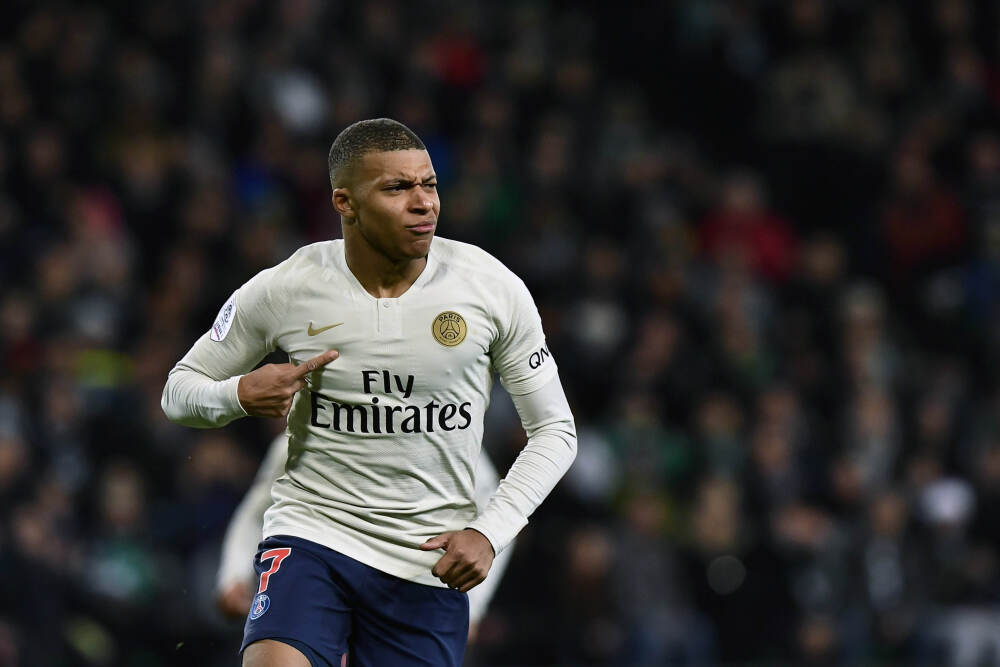 😱这这这这我熟啊！老六祭出上勾拳时 普尔惊得眉毛飞了起来！